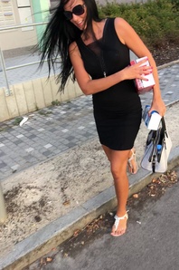 2. Download full pics of Beauty in a T-shirt from lifepornstories.com