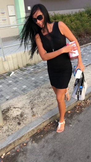 2. Download full pics of Beauty in a T-shirt from lifepornstories.com