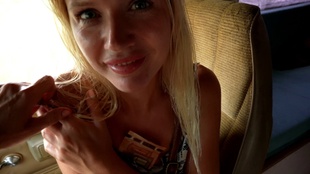 10. Download full pics of A loira não resistiu a provar sua pica enorme e cheia de veias - Parte 1 from mikebigdick.com