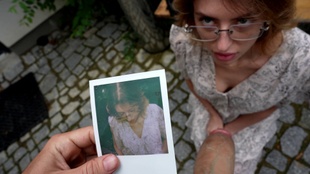 4. Download full pics of Šprtavá teenagerka vyzkoušela svůj první mega penis - část 1 from mikebigdick.com