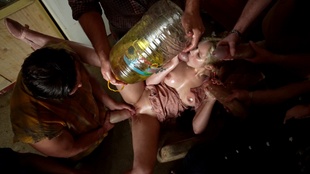 6. Download full pics of 《肮脏的群交》 from monstercockgang.com