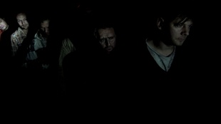 1. Download full pics of Aldeões gananciosos from perversefamily.com