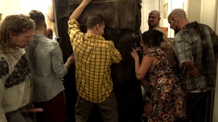 8. Download full pics of Aldeões gananciosos from perversefamily.com