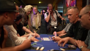 4. Download full pics of Vitória perversa no pôquer from perversefamily.com