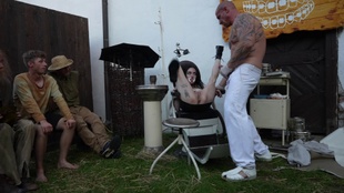 3. Download full pics of Hygiène dentaire coquine from perversefamily.com