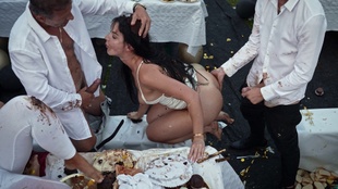 4. Download full pics of 毛茸茸女侍被肛交 from perversefamily.com