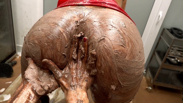 12. Download full pics of Nathaly Cherie sprøjter mad ud af sin anal from powerfetish.com