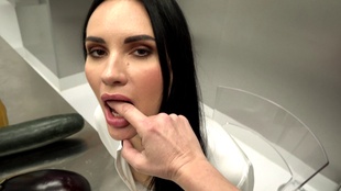 2. Download full pics of 私と食事をしながらおしゃべりしよう from powerfetish.com