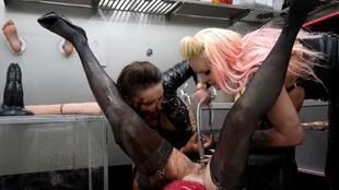 7. Download full pics of 恋物癖 青少年脚踩墙 from powerfetish.com