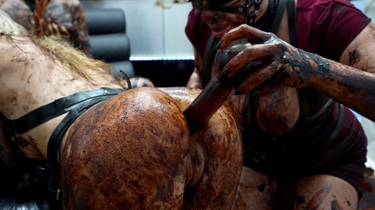 8. Download full pics of Schokoladen-Anal-Spritzen from powerfetish.com