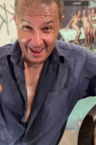 2. Download full pics of 3日目 - ロビーでの乱痴気騒ぎ from r51.com