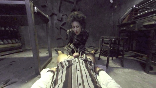 2. Download full pics of Edward Cumminghands en 180° from xvirtual.com